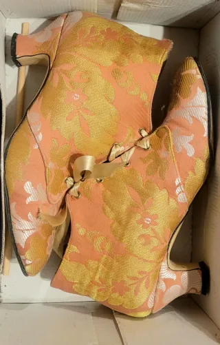 Traje de Fallera Salmón y Dorado. Damasco