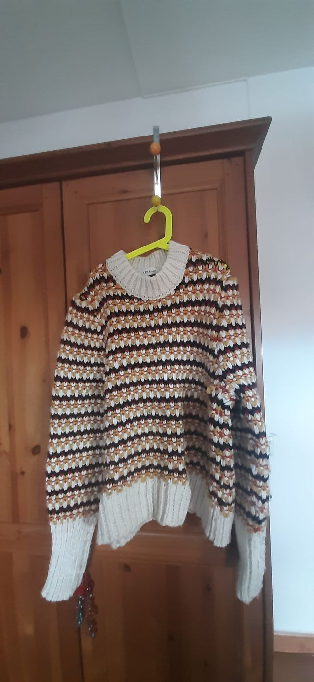 Jersey Zara colores beige, marrón y multicolor