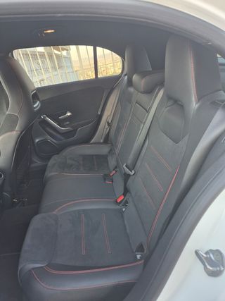 Mercedes-Benz A 250 E AMG hobrido 2023