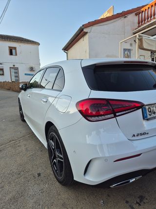 Mercedes-Benz A 250 E AMG hobrido 2023