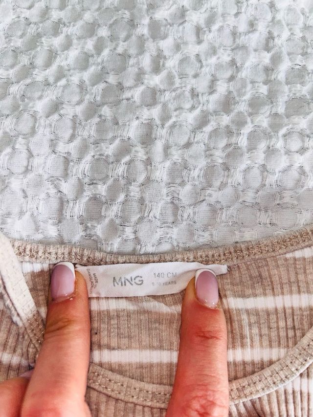 Camiseta de rayas para niña