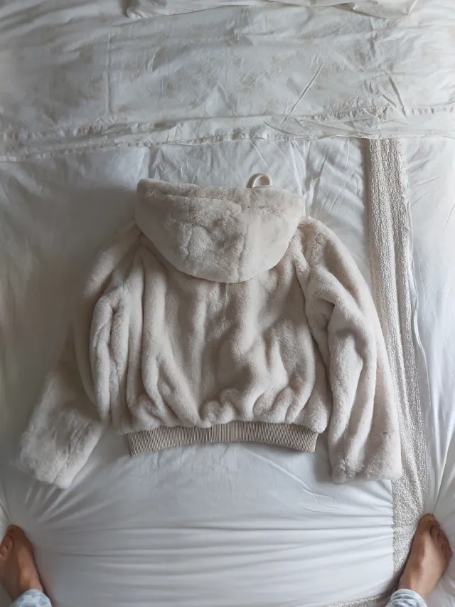 Cazadora bomber pelo beige