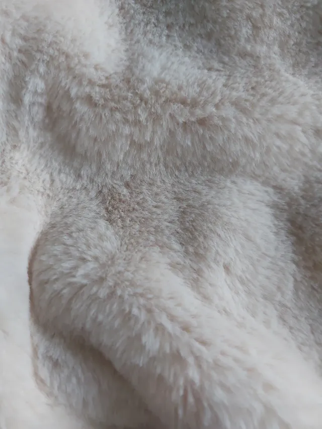 Cazadora bomber pelo beige