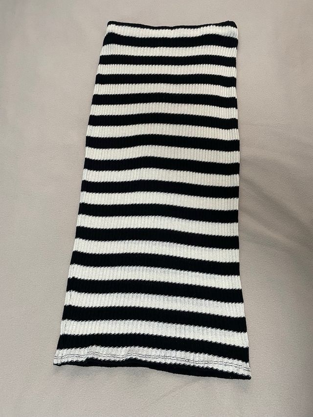 Falda de rayas blanco y negro