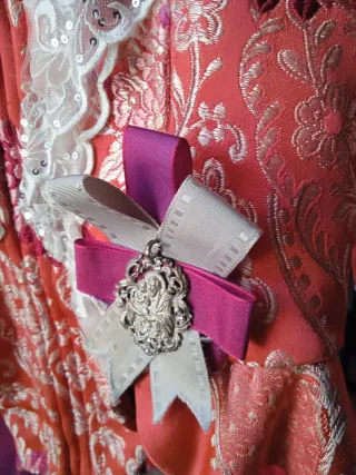 Traje de Fallera caldera, morado.