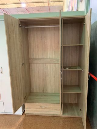 Armario 3 puertas madera con espejo