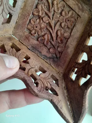 Leggio in legno intagliato pieghevole