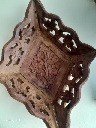 Leggio in legno intagliato pieghevole