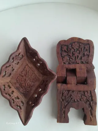 Leggio in legno intagliato pieghevole