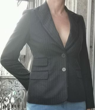 Americana negra con rayas azules