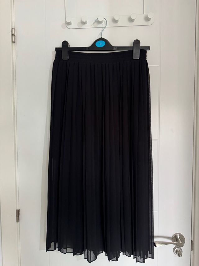Falda Zara plisada negra talla S