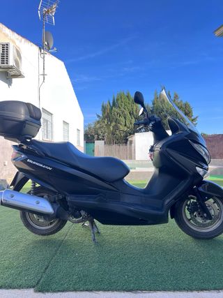 Suzuki Burgman 125 Negra