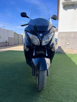 Suzuki Burgman 125 Negra