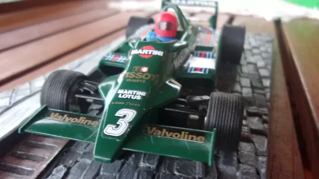 Scalextric Lotus Tissot Martini