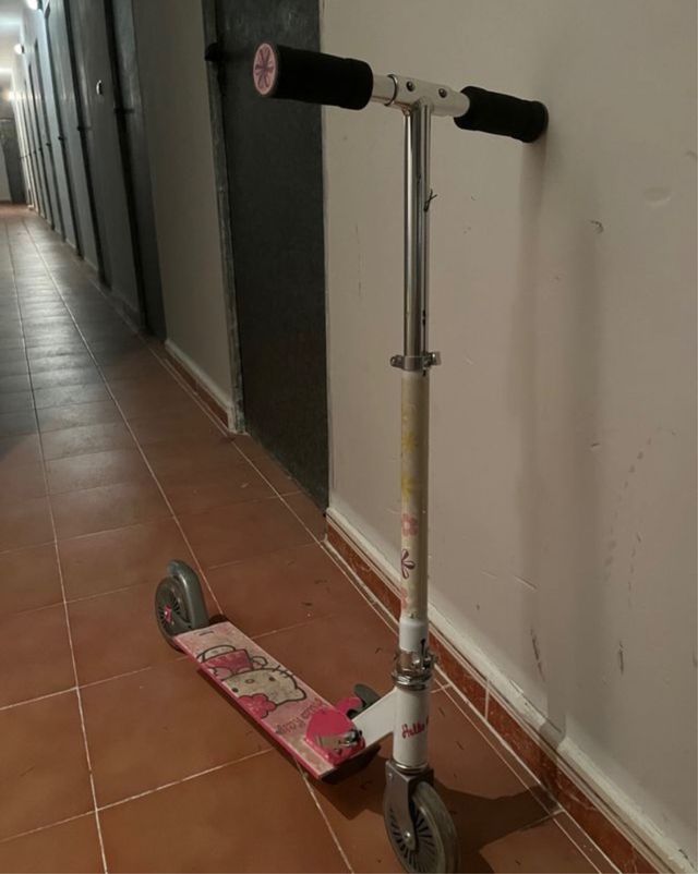 OFFERTA Monopattino Hello Kitty rosa