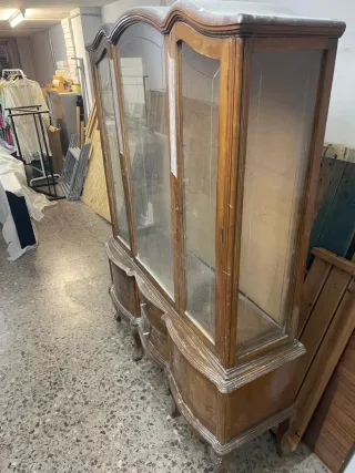 Vitrina de madera y cristal para restaurar