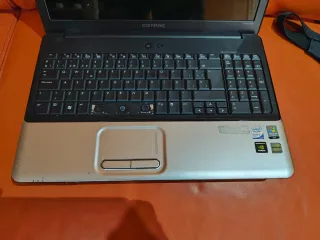 Ordenador portátil Compaq negro/plateado