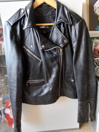 Chaqueta de piel negra