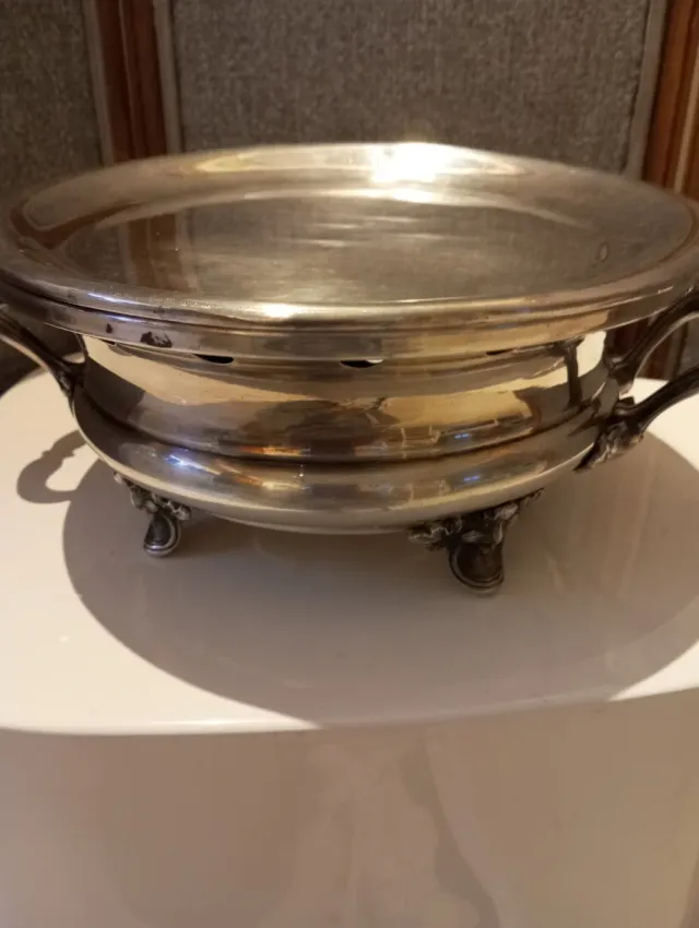 Calentador de platos plateado