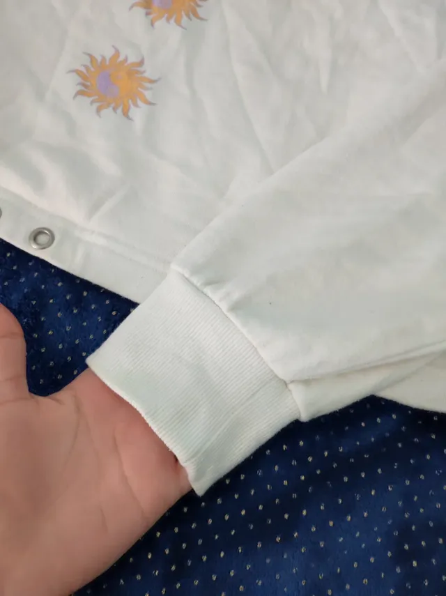 Sudadera Forever 21 blanca con soles