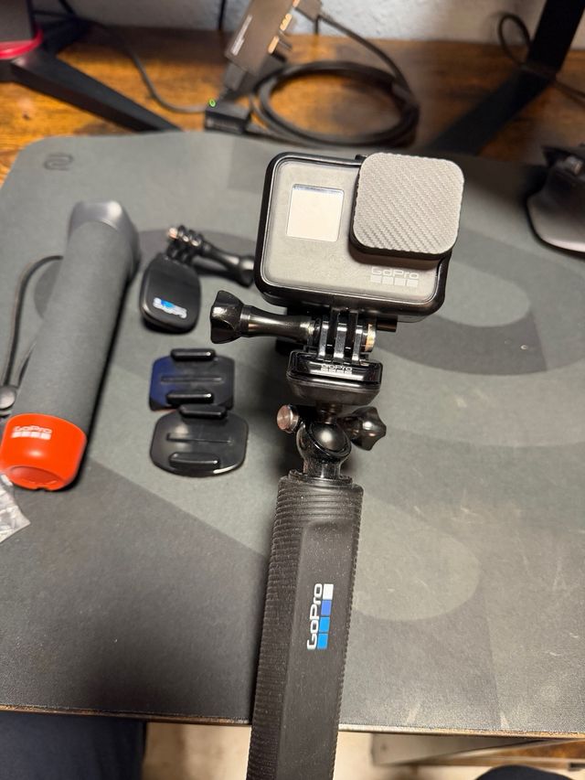 GoPro Hero 5 Black + Accessori