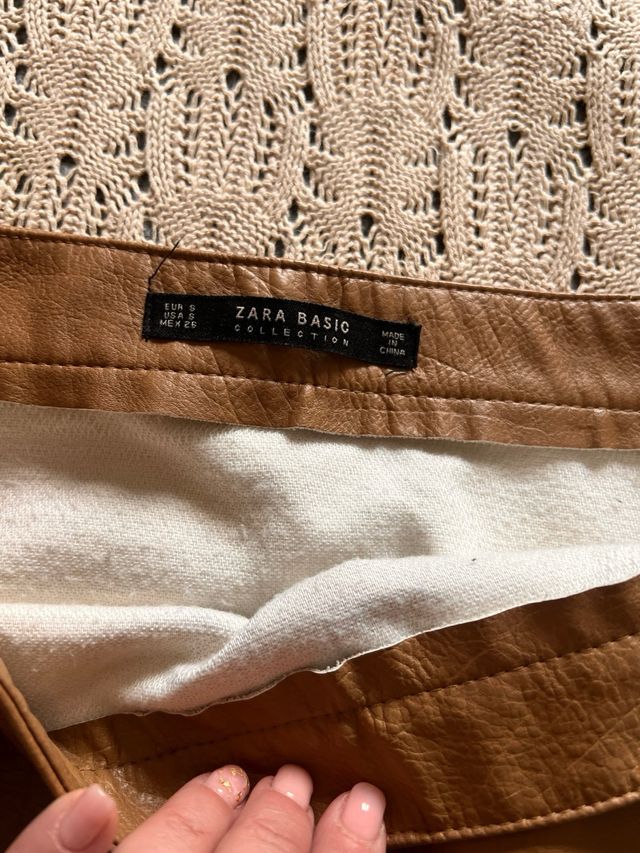 Falda efecto piel beige Zara S