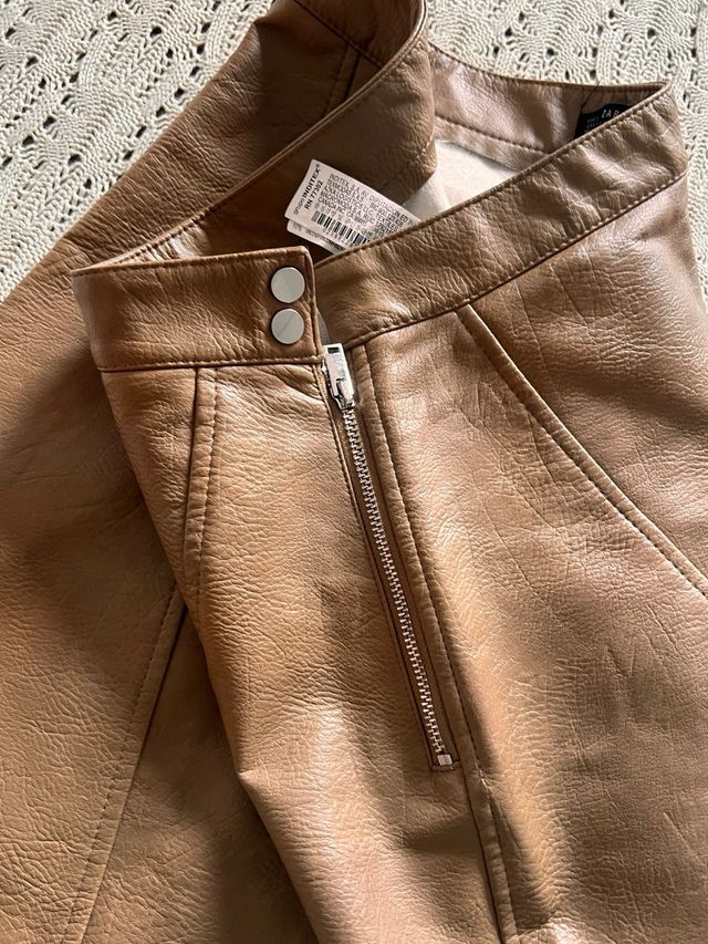 Falda efecto piel beige Zara S