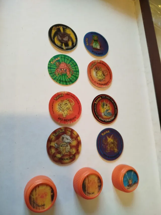 Tazzi Pokémon olografiche e tappi olografici