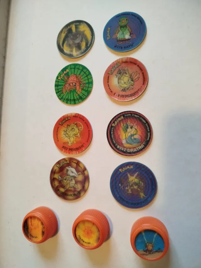 Tazzi Pokémon olografiche e tappi olografici