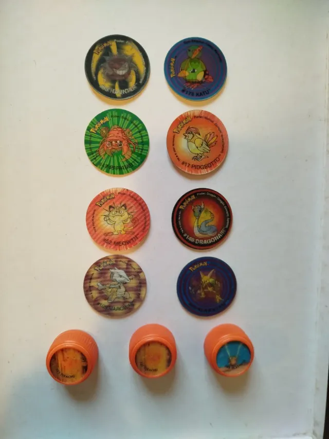Tazzi Pokémon olografiche e tappi olografici