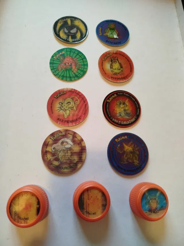 Tazzi Pokémon olografiche e tappi olografici