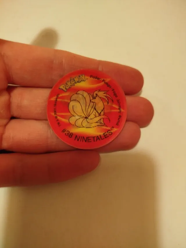 Tazzi Pokémon olografiche e tappi olografici