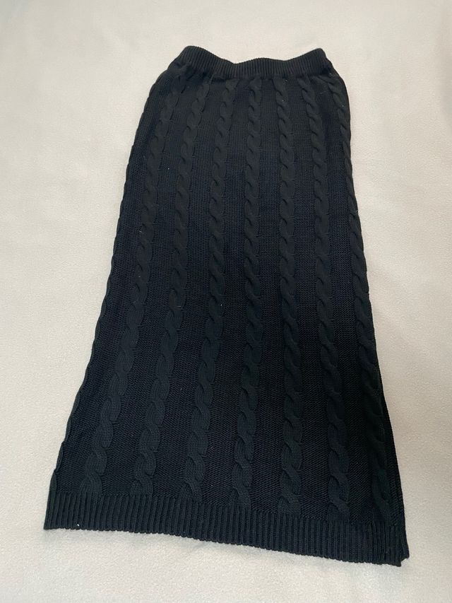Falda larga de punto trenzado negra