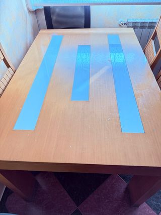 Mesa de salón con 3 sillas