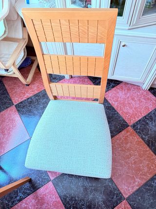 Mesa de salón con 3 sillas