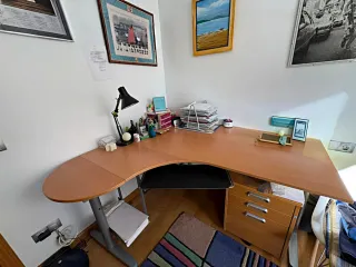 Escritorio de madera para despacho