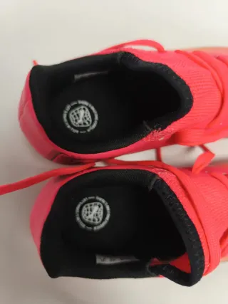 Botas de fútbol Puma niño rosas talla 31