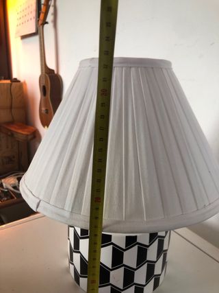 Lámpara de mesa cerámica diseño geométrico