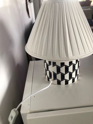 Lámpara de mesa cerámica diseño geométrico