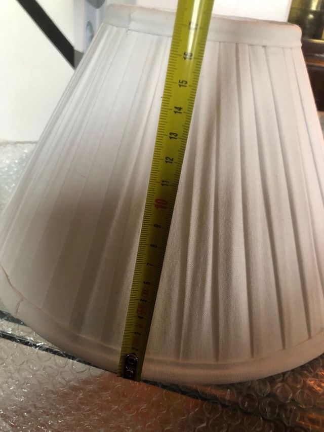 Lámpara de mesa cerámica diseño geométrico