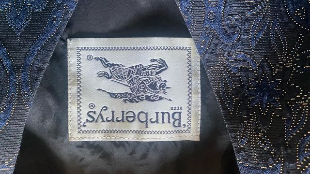 Chaqueta Burberry Negra y Dorada