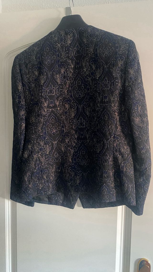 Chaqueta Burberry Negra y Dorada