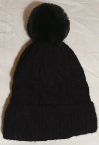 Gorro cálido de punto con pompón