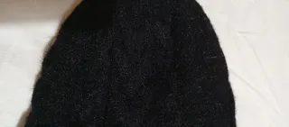 Gorro cálido de punto con pompón