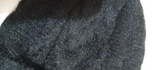 Gorro cálido de punto con pompón