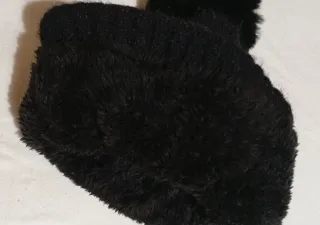 Gorro cálido de punto con pompón