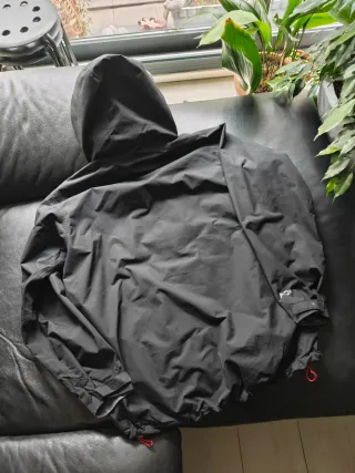 Chaqueta Berghaus impermeable térmica negra