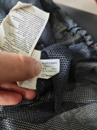 Chaqueta Berghaus impermeable térmica negra