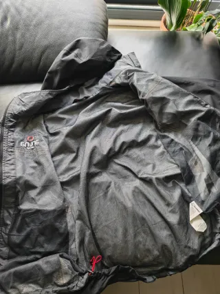 Chaqueta Berghaus impermeable térmica negra