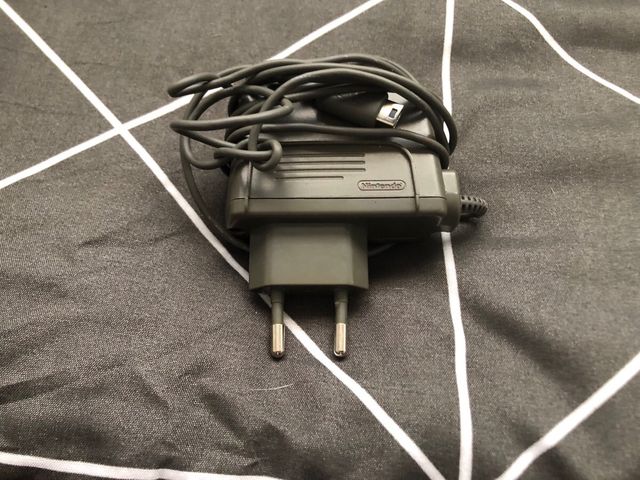 Nintendo DSi Blanca + Cargador